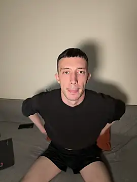 Matteoluvv online show from May 6, 7:18 pm