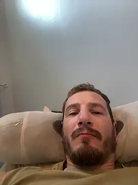 Snapshot of Oliverhnt chatting on May 24, 10:37 am Oliverhnt online show from May 24, 10:37 am