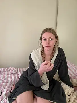daisycollins online show from July 30, 4:11 am