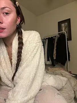 daisycollins online show from May 6, 12:42 pm
