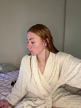 daisycollins online show from July 18, 4:54 am