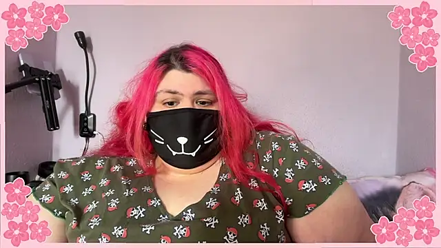 Snapshot of Lady_KitsuneBIG chatting on May 9, 12:19 pm Lady KitsuneBIG online show from May 9, 12:19 pm