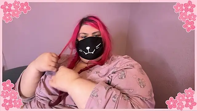 Snapshot of Lady_KitsuneBIG chatting on May 10, 7:27 pm Lady KitsuneBIG online show from May 10, 7:27 pm