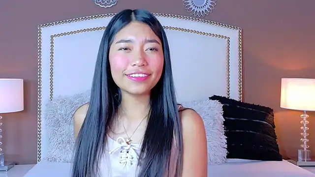 Snapshot of hanaluna_ chatting on August 7, 2:12 pm hanaluna online show from August 7, 2:12 pm