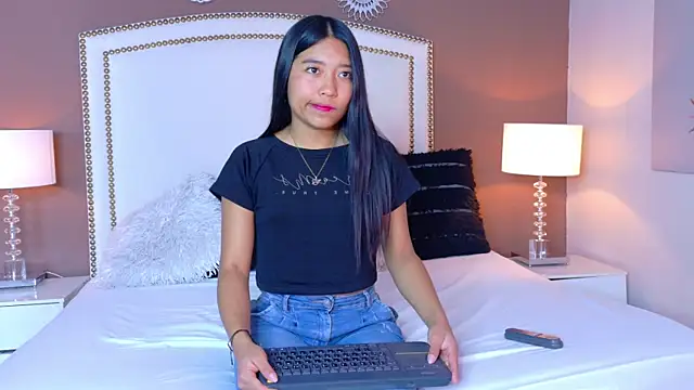 hanaluna  online show from May 9, 1:58 pm