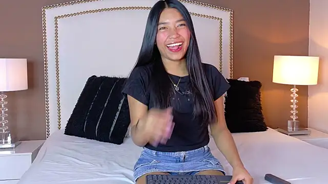 Snapshot of hanaluna_ chatting on July 7, 1:47 pm hanaluna online show from July 7, 1:47 pm