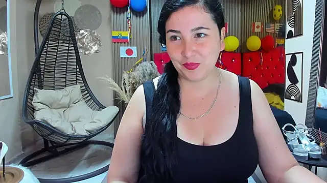 Snapshot of BBWLuxuryMuse chatting on July 17, 11:29 am BBWLuxuryMuse online show from July 17, 11:29 am