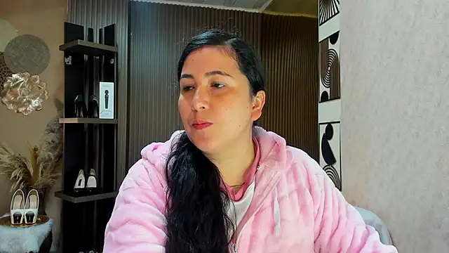 BBWLuxuryMuse online show from May 12, 11:38 am