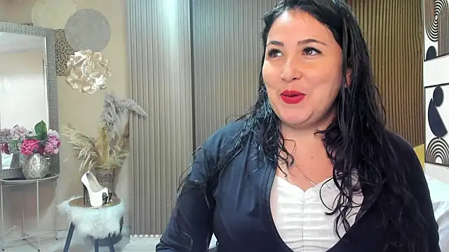 BBWLuxuryMuse online show from May 25, 11:42 am