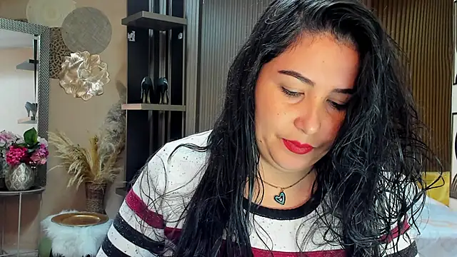BBWLuxuryMuse online show from May 20, 11:40 am