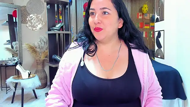 Snapshot of BBWLuxuryMuse chatting on July 15, 11:50 am BBWLuxuryMuse online show from July 15, 11:50 am