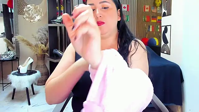 Snapshot of BBWLuxuryMuse chatting on July 6, 11:17 am BBWLuxuryMuse online show from July 6, 11:17 am