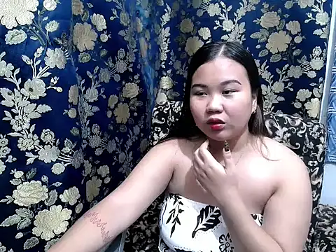 Snapshot of hotchickgirl chatting on May 9, 9:12 am hotchickgirl online show from May 9, 9:12 am