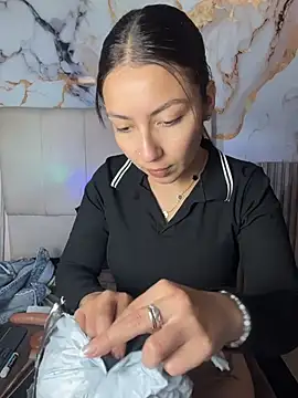 Snapshot of Julieth_ec chatting on July 28, 12:59 pm Julieth ec online show from July 28, 12:59 pm