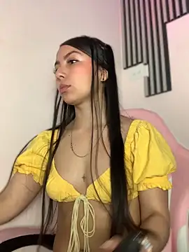Snapshot of Julieth_ec chatting on May 22, 12:25 pm Julieth ec online show from May 22, 12:25 pm