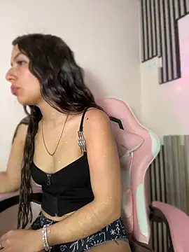 Snapshot of Julieth_ec chatting on May 16, 12:04 pm Julieth ec online show from May 16, 12:04 pm