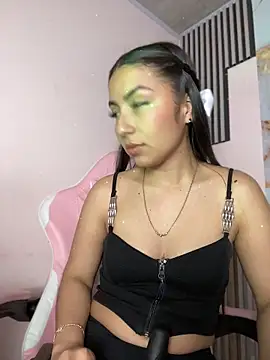 Snapshot of Julieth_ec chatting on May 20, 12:24 pm Julieth ec online show from May 20, 12:24 pm