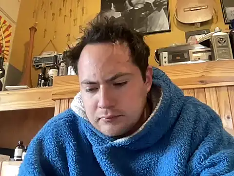 Snapshot of alecsgzz chatting on May 12, 5:19 pm alecsgzz online show from May 12, 5:19 pm
