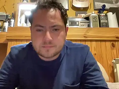 Snapshot of alecsgzz chatting on May 5, 1:52 am alecsgzz online show from May 5, 1:52 am