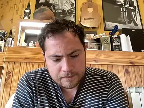 Snapshot of alecsgzz chatting on May 6, 5:17 pm alecsgzz online show from May 6, 5:17 pm
