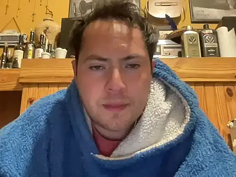 Snapshot of alecsgzz chatting on May 19, 4:41 am alecsgzz online show from May 19, 4:41 am