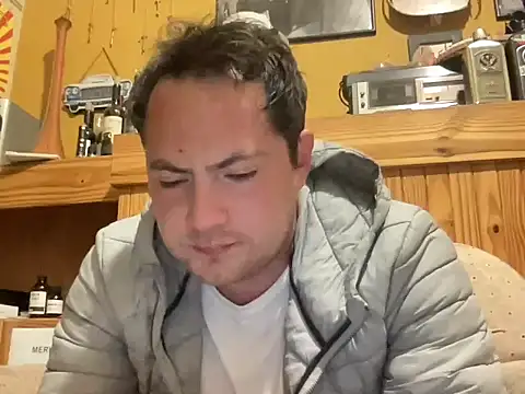 Snapshot of alecsgzz chatting on May 14, 3:14 am alecsgzz online show from May 14, 3:14 am