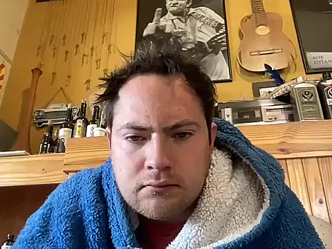 Snapshot of alecsgzz chatting on May 18, 2:55 pm alecsgzz online show from May 18, 2:55 pm