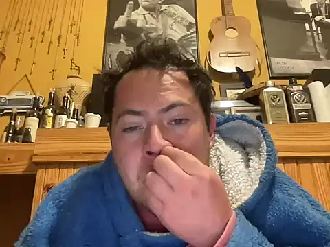 Snapshot of alecsgzz chatting on May 20, 6:10 am alecsgzz online show from May 20, 6:10 am