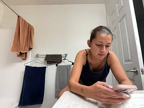Snapshot of Baybeecakes chatting on May 17, 4:01 am Baybeecakes online show from May 17, 4:01 am