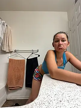 Snapshot of Baybeecakes chatting on May 4, 4:27 am Baybeecakes online show from May 4, 4:27 am