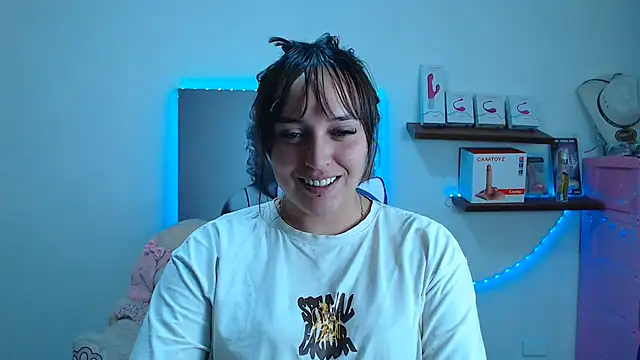 Snapshot of anyela_bubble18 chatting on July 24, 2:40 am anyela bubble18 online show from July 24, 2:40 am