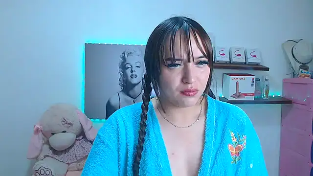 Snapshot of anyela_bubble18 chatting on July 15, 9:27 am anyela bubble18 online show from July 15, 9:27 am