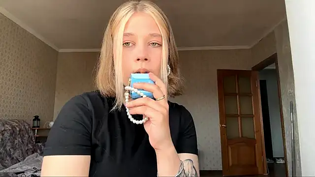 HildeConery online show from May 3, 9:03 am
