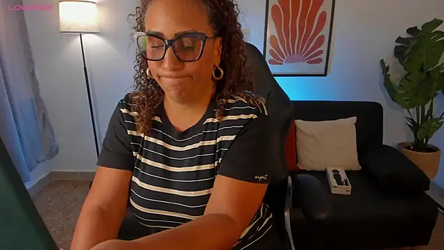 Eva-Millss online show from June 18, 9:09 pm