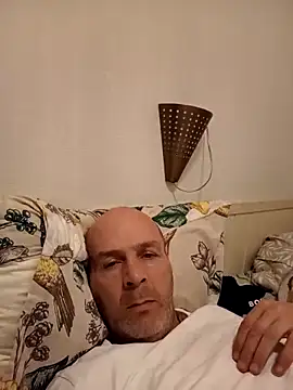 Iulian198128 online show from May 1, 7:52 pm