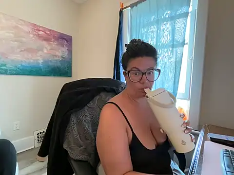 Snapshot of Madamebeton chatting on June 9, 6:20 pm Madamebeton online show from June 9, 6:20 pm