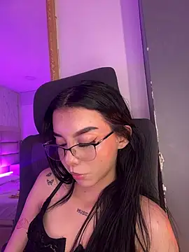 MelCherry online show from August 3, 5:37 am