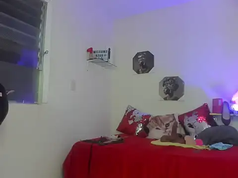 Snapshot of dulce_luna_small chatting on May 21, 3:48 am dulce luna small online show from May 21, 3:48 am