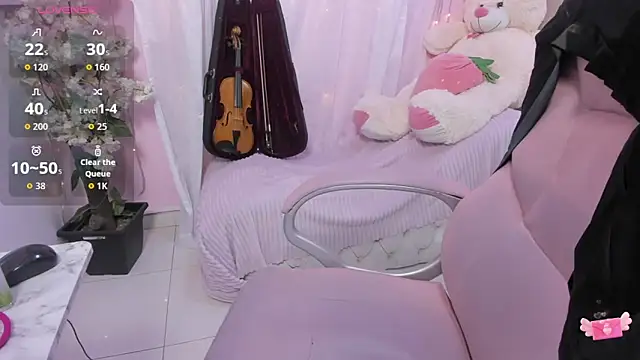 ShanelleDupont  online show from June 11, 7:44 pm
