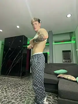 twinkbrian online show from May 2, 2:06 am