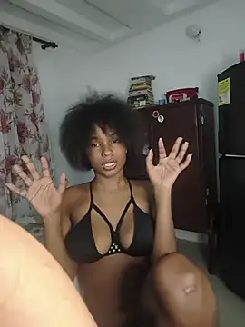 Snapshot of OshunHoney chatting on May 23, 8:35 am OshunHoney online show from May 23, 8:35 am