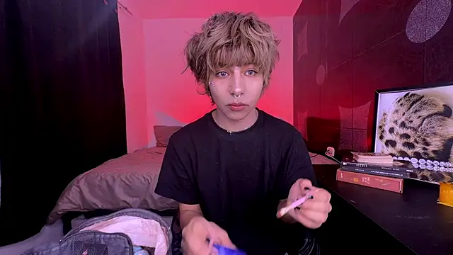 Aronn 44 online show from May 24, 5:46 pm