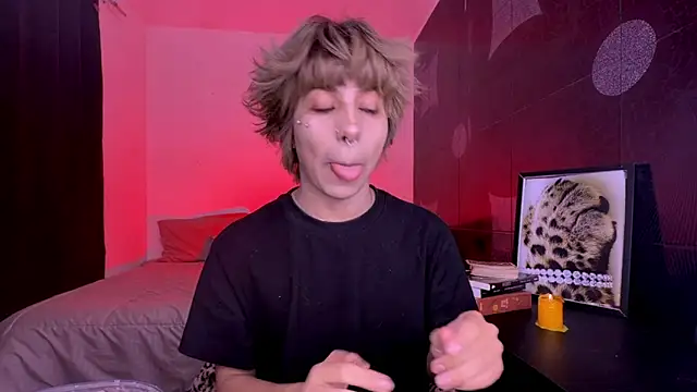 Aronn 44 online show from May 22, 1:36 am