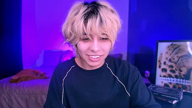 Aronn 44 online show from May 11, 2:45 pm