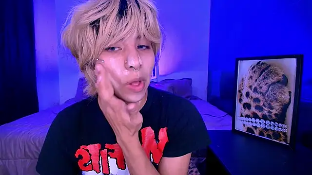 Aronn 44 online show from May 9, 2:48 am