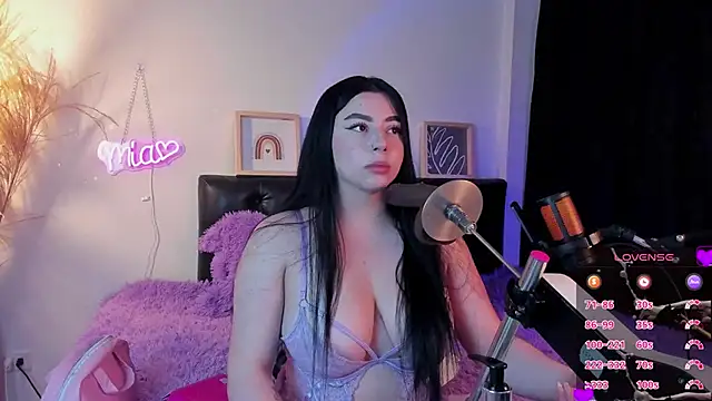 mia valentine   online show from May 29, 10:05 pm