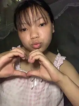 Snapshot of Cham-py chatting on May 16, 1:37 am Cham-py online show from May 16, 1:37 am