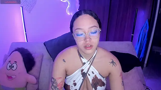 Snapshot of liz_martins1 chatting on July 1, 2:01 am liz martins1 online show from July 1, 2:01 am