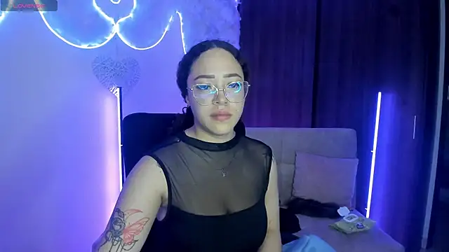 Snapshot of liz_martins1 chatting on June 20, 2:05 am liz martins1 online show from June 20, 2:05 am