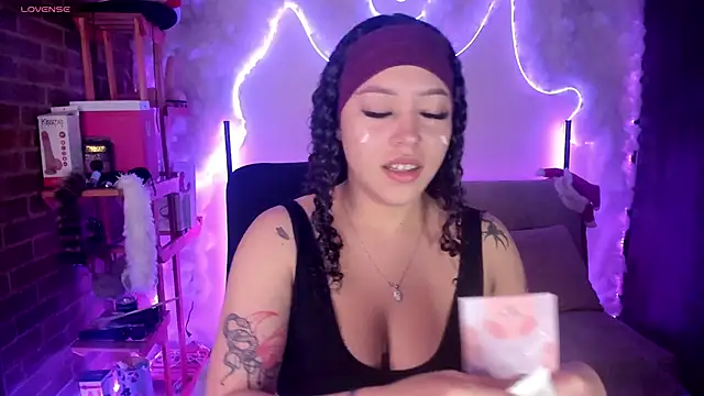 Snapshot of liz_martins1 chatting on June 12, 2:31 am liz martins1 online show from June 12, 2:31 am